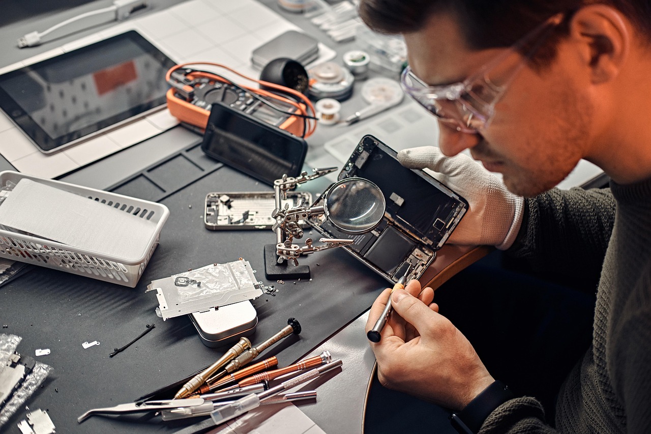 services-02 man, repair, technician, device, equipment, technology, mobile, smartphone, magnifier, broken, tool, electronic, digital, service, fix, repair, technician, technician, technician, technician, technician, magnifier, fix, fix, fix, fix